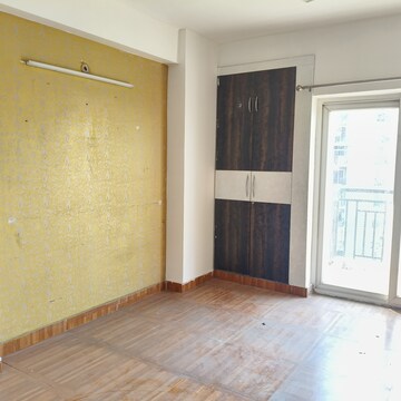 Room in 2 BHK Apartment at Gaur City 2 - 16th Avenue, Sector 16c Greater Noida – for Rent