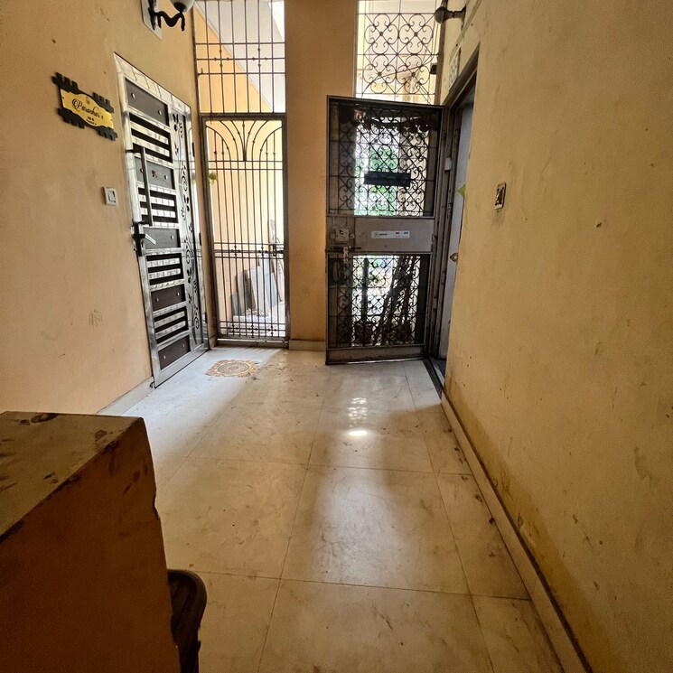  Parking, mayur vihar phase ii 3 Bedroom 1000 Sq.Ft. Apartment In Mayur Vihar Phase ii Delhi 8675181