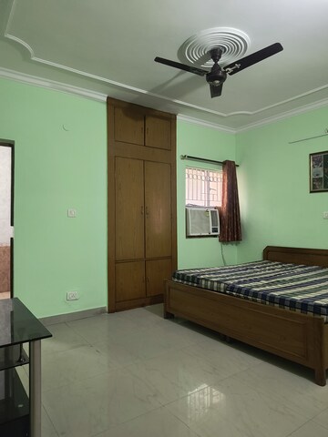 Master Bedroom in 3 BHK Apartment at Sarita Vihar Pocket-C RWA, Sarita Vihar – for Rent