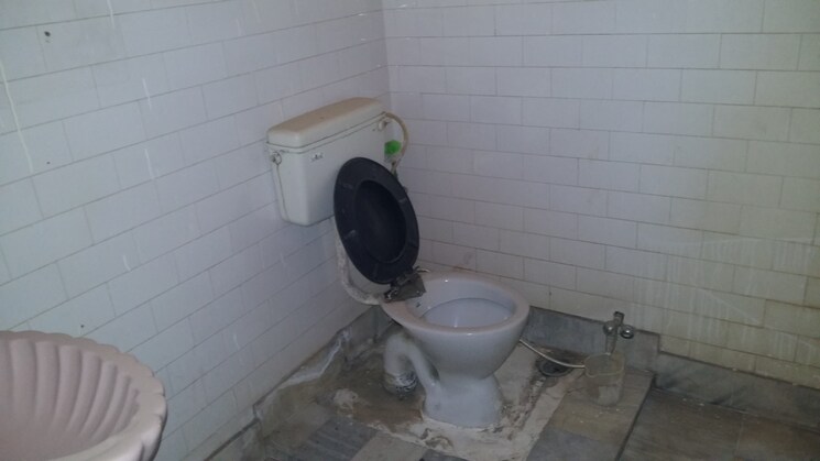 Bathroom, rathyatra Commercial Office Space in IT/SEZ 1400 Sq.Ft. In Rathyatra Varanasi 8675173