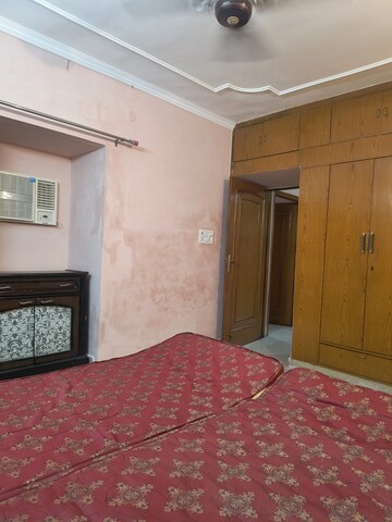Bedroom in 3 BHK Apartment at Sarita Vihar Pocket-C RWA, Sarita Vihar – for Rent