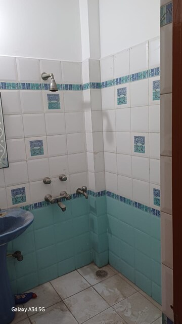 Bathroom in 5 BHK Independent House at Gomti Nagar – for Rent