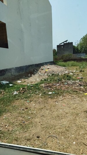  Plot For Sale in Jankipuram Extension