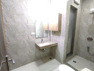 Bathroom in 2.5 BHK Builder Floor at Unitech South City II, Sector 50 – for Rent