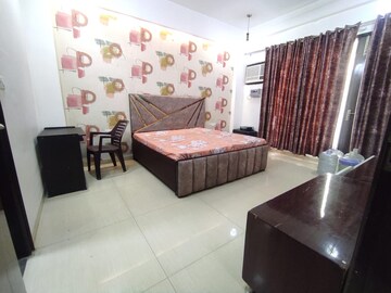 Living Room in 2.5 BHK Builder Floor at Unitech South City II, Sector 50 – for Rent