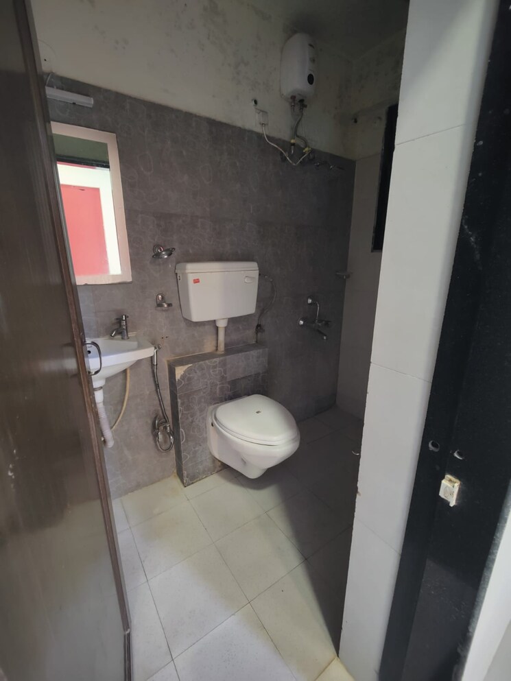 Bathroom, squarefeet-grand-square 2 Bedroom 600 Sq.Ft. Apartment In Anand Nagar Thane 8675225