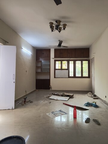 Living Room in 2 BHK Apartment at Sarita Vihar Pocket-J RWA, Sarita Vihar – for Rent