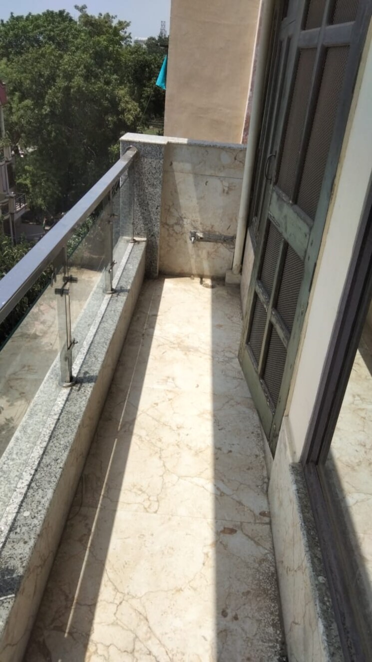 Balcony, sector 40 1 Bedroom 60 Sq.Yd. Builder Floor In Sector 40 Gurgaon 8675294