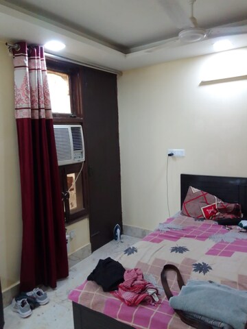 Bedroom in 1 BHK Builder Floor at Sector 40 – for Rent