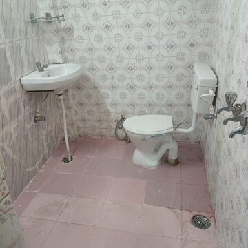 Bathroom in 2 BHK Independent House at Gomti Nagar – for Rent