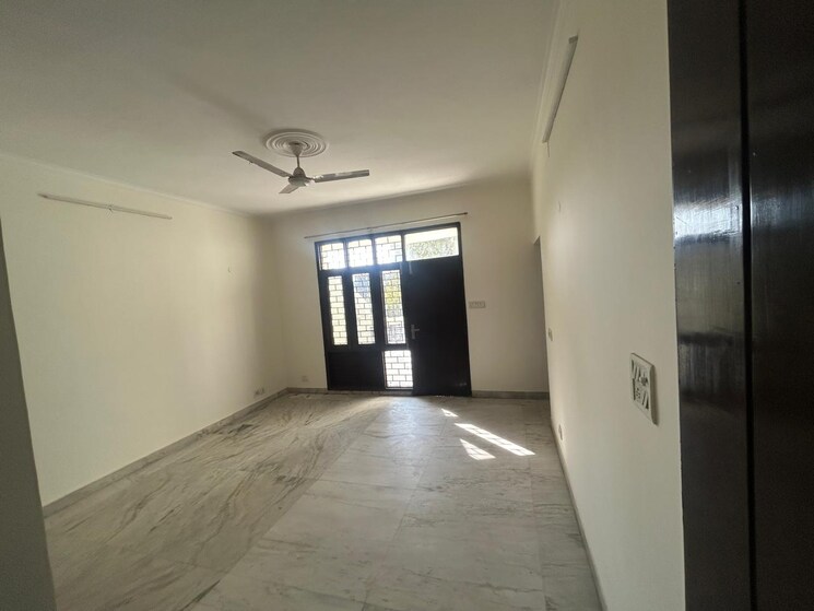 Room, sector 52 4 Bedroom 150 Sq.Yd. Independent House In Sector 52 Gurgaon 8675319