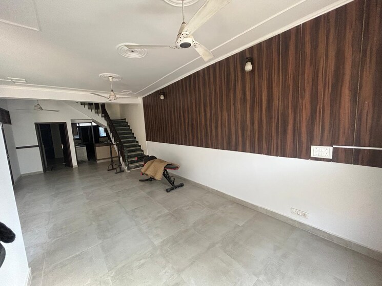 Balcony, sector 52 4 Bedroom 150 Sq.Yd. Independent House In Sector 52 Gurgaon 8675319