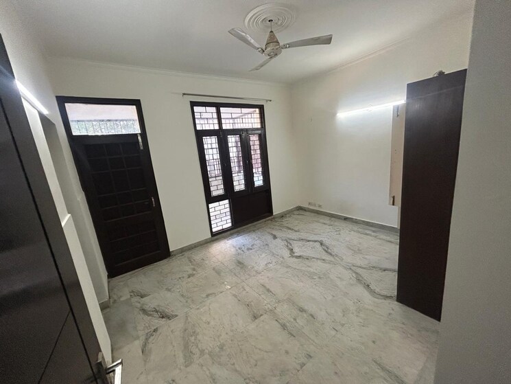Room, sector 52 4 Bedroom 150 Sq.Yd. Independent House In Sector 52 Gurgaon 8675319