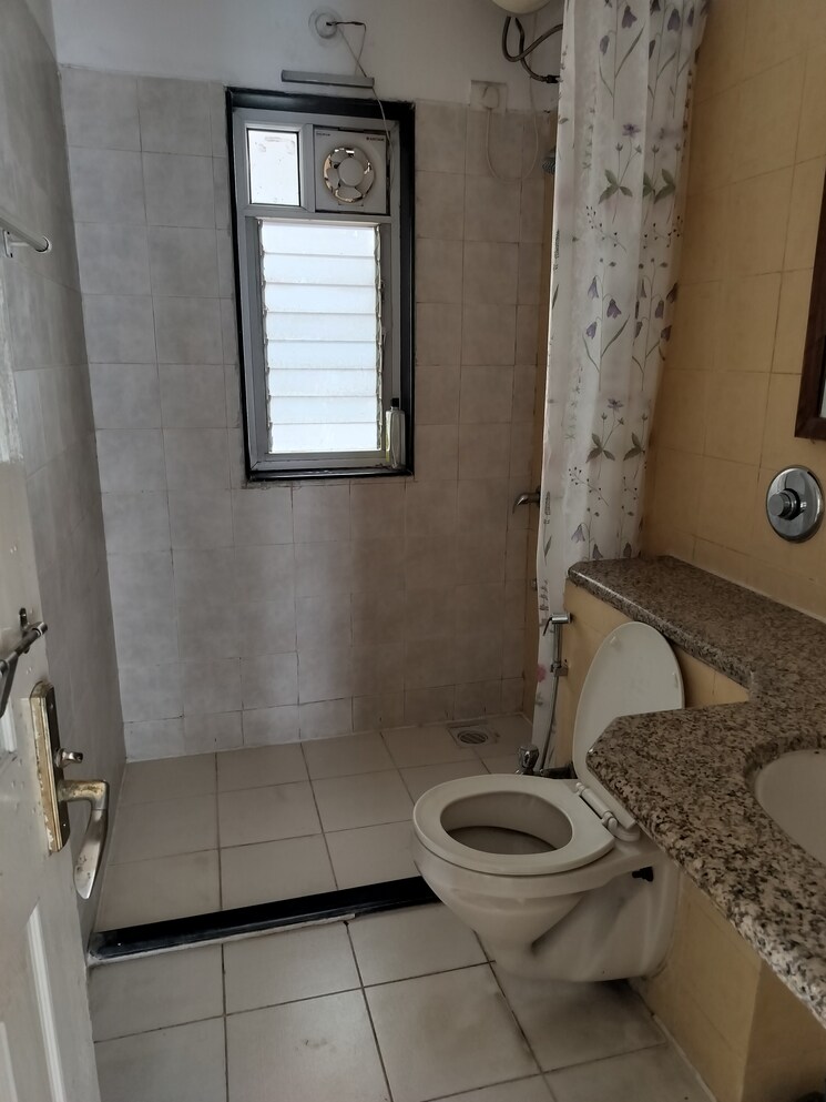 Bathroom, mirchandani-palms 3 Bedroom 1650 Sq.Ft. Apartment In Rahatani Pune 8675344