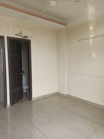 Room in 3 BHK Builder Floor at Sector 46 – for Rent