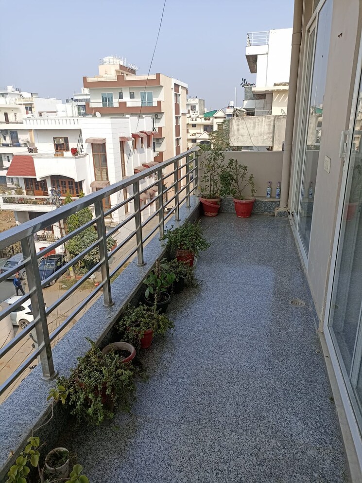 Balcony, sector 46 3 Bedroom 240 Sq.Yd. Builder Floor In Sector 46 Gurgaon 8675338