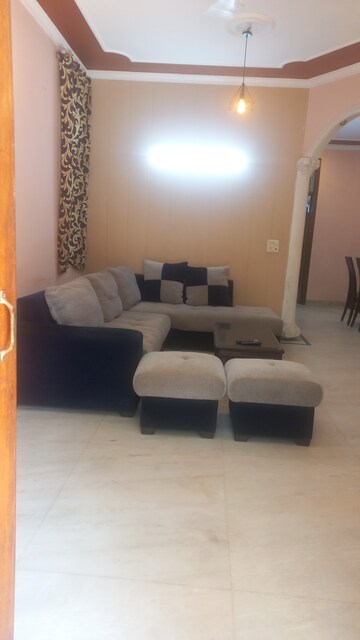 Living Room in 4 BHK Independent House at Sector 52 – for Rent