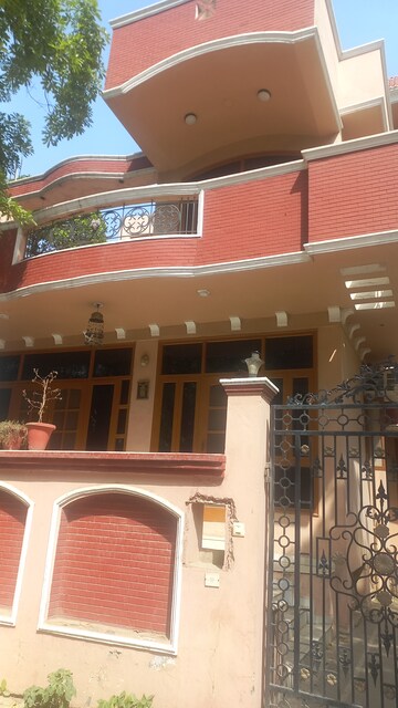 4 BHK Independent House – Exterior View View at Sector 52 - for Rent