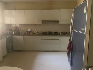 Furnished Amenities in 2 BHK Apartment at Rustomjee Urbania, Majiwada – for Rent
