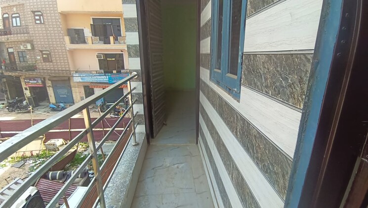 Balcony, burari 2.5 Bedroom 50 Sq.Yd. Builder Floor In Burari Delhi 8675427