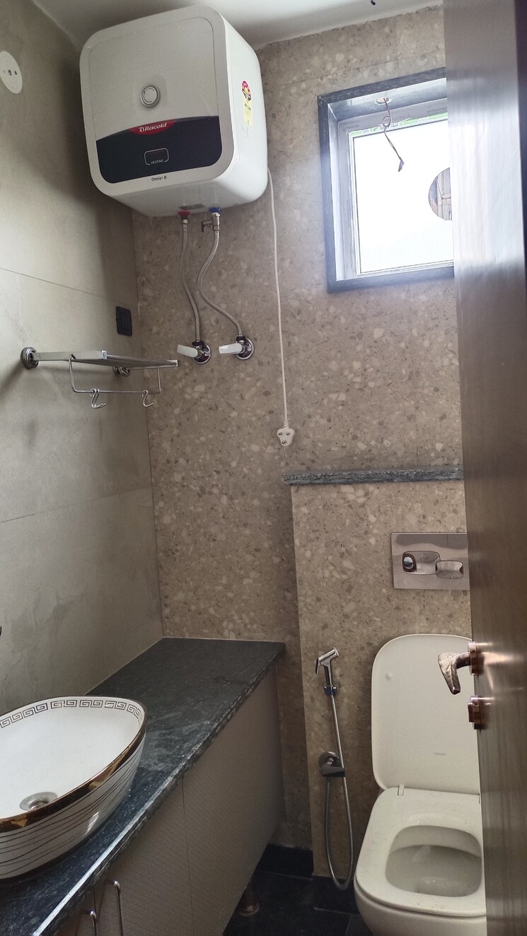 Bathroom, new rajinder nagar 3 Bedroom 1156 Sq.Ft. Builder Floor In New Rajinder Nagar Delhi 8675456