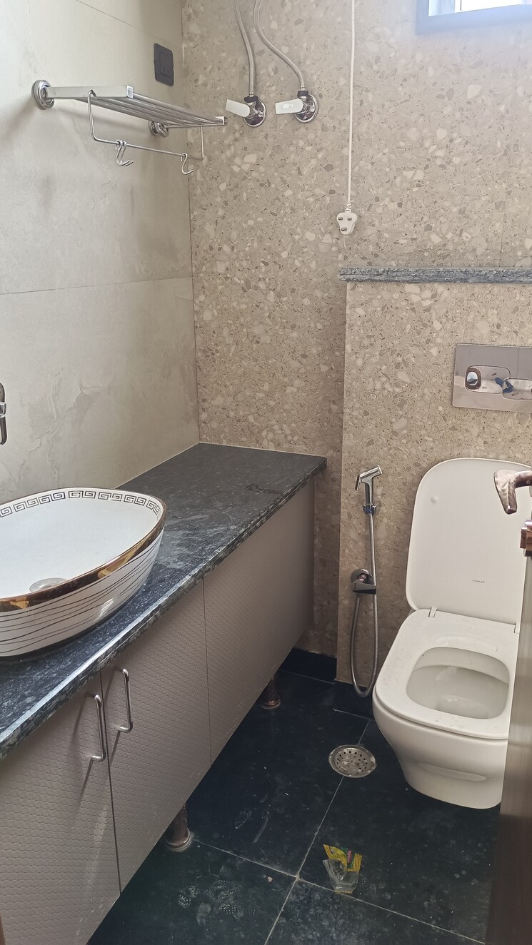 Bathroom, new rajinder nagar 3 Bedroom 1156 Sq.Ft. Builder Floor In New Rajinder Nagar Delhi 8675456