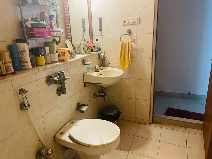 Bathroom, goregaon west 3 Bedroom 1200 Sq.Ft. Apartment In Goregaon West Mumbai 8675468