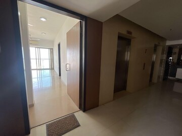 Room in 2 BHK Apartment at Lodha Primero, Mahalaxmi – for Rent