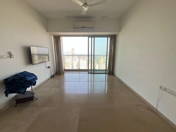 Room in 2 BHK Apartment at Lodha Primero, Mahalaxmi – for Rent