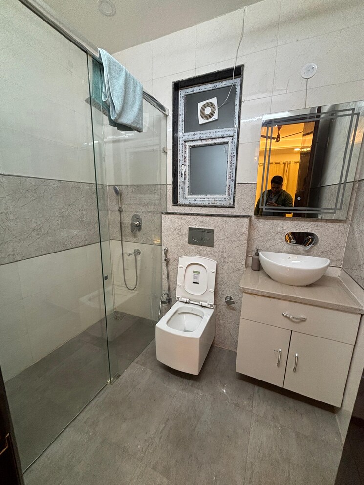 Bathroom, ansal-sushant-lok-i 3 Bedroom 263 Sq.Yd. Builder Floor In Sector 43 Gurgaon 8675518