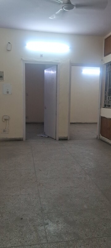 Room in 2.5 BHK Apartment at Sarita Vihar – for Sale