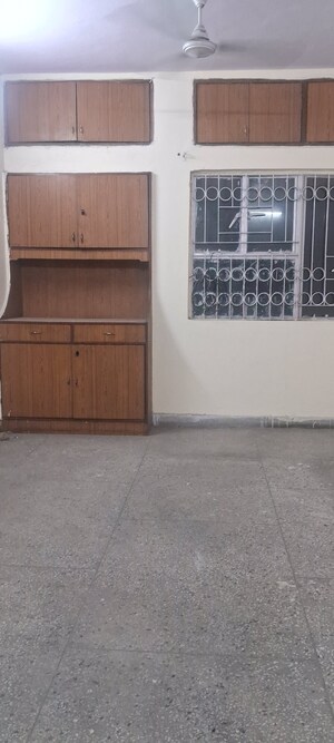 Room in 2.5 BHK Apartment at Sarita Vihar – for Sale