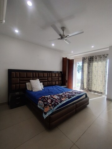 Furnished Amenities in 3 BHK Builder Floor at Ansal Sushant Apartments, Sushant Lok I – for Rent