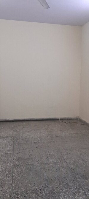 Room in 2.5 BHK Apartment at Sarita Vihar – for Sale