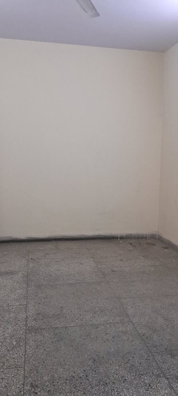 Room in 2.5 BHK Apartment at Sarita Vihar – for Sale