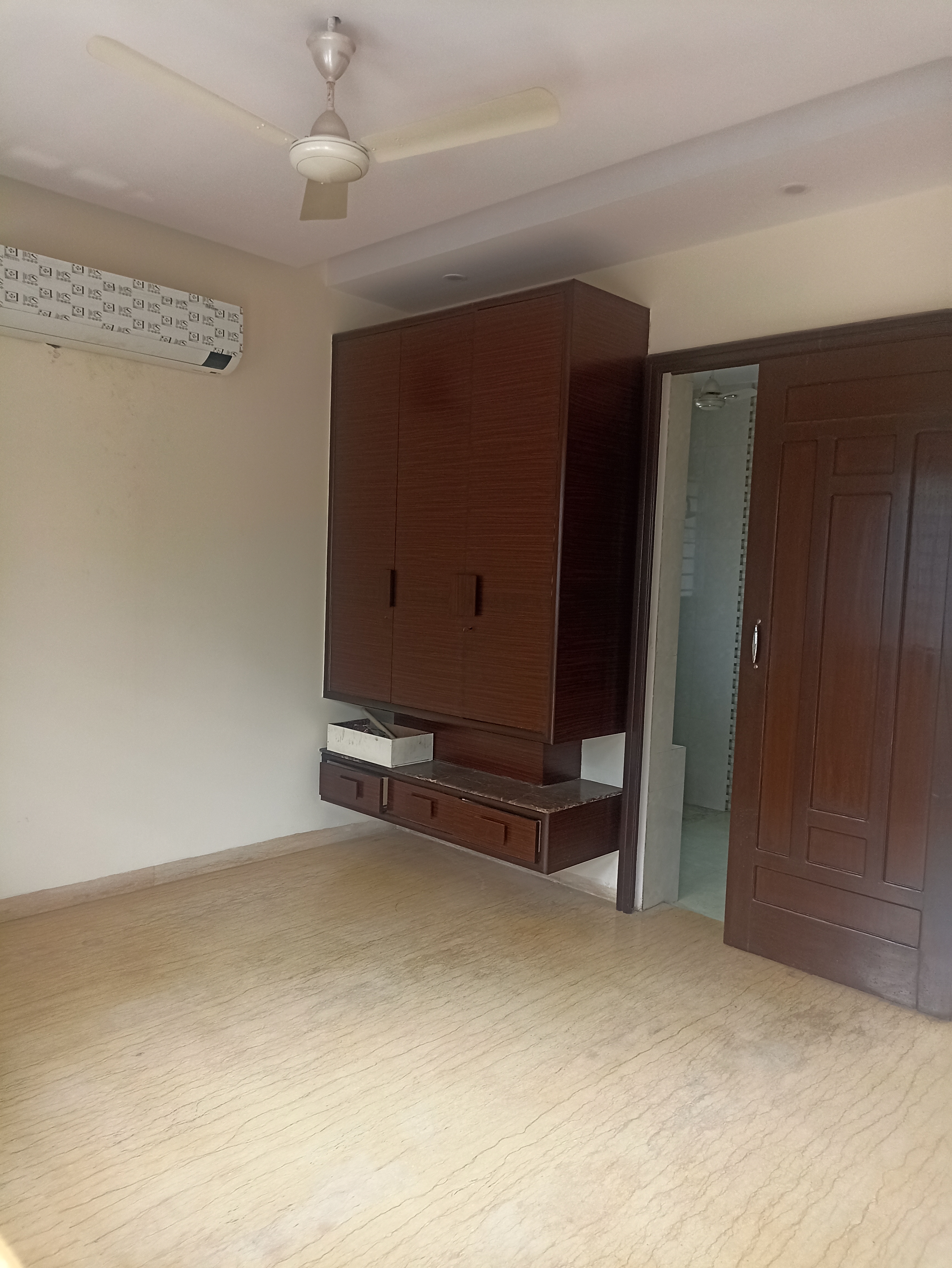 3.5 BHK + Pooja Room Independent House For Rent in RWA Apartments Sector 40
