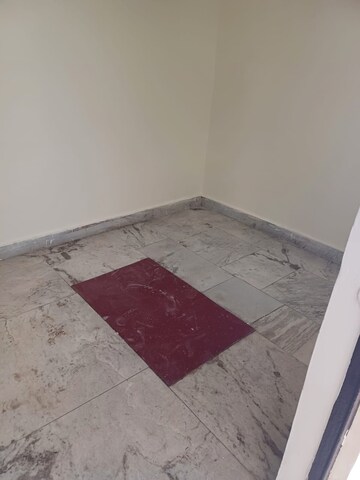 Furnished Amenities in 1.5 BHK Apartment at Paschim Vihar – for Rent