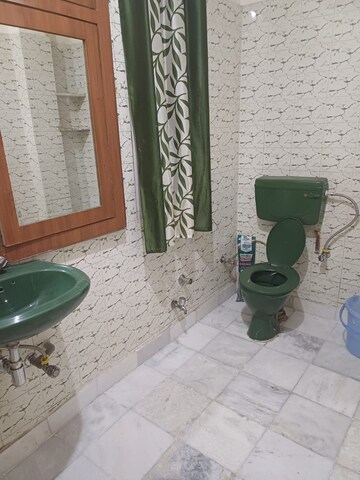 Bathroom in 1 BHK Apartment at Paschim Vihar – for Rent