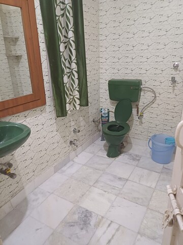 Bathroom in 1 BHK Apartment at Paschim Vihar – for Rent