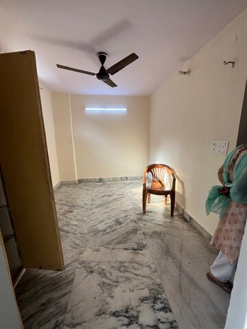 Bedroom in 1.5 BHK Apartment at Paschim Vihar – for Rent