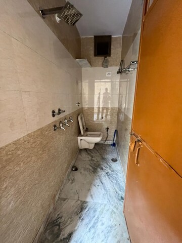 Bathroom in 1.5 BHK Apartment at Paschim Vihar – for Rent