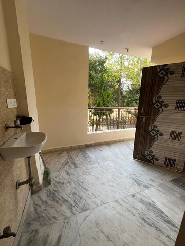  1.5 BHK Apartment at Paschim Vihar – for Rent