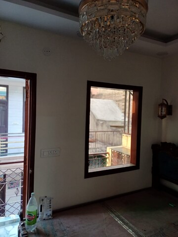 Room in 1.5 BHK Apartment at Paschim Vihar – for Rent