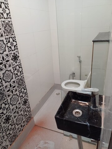 Bathroom in 1.5 BHK Apartment at Paschim Vihar – for Rent
