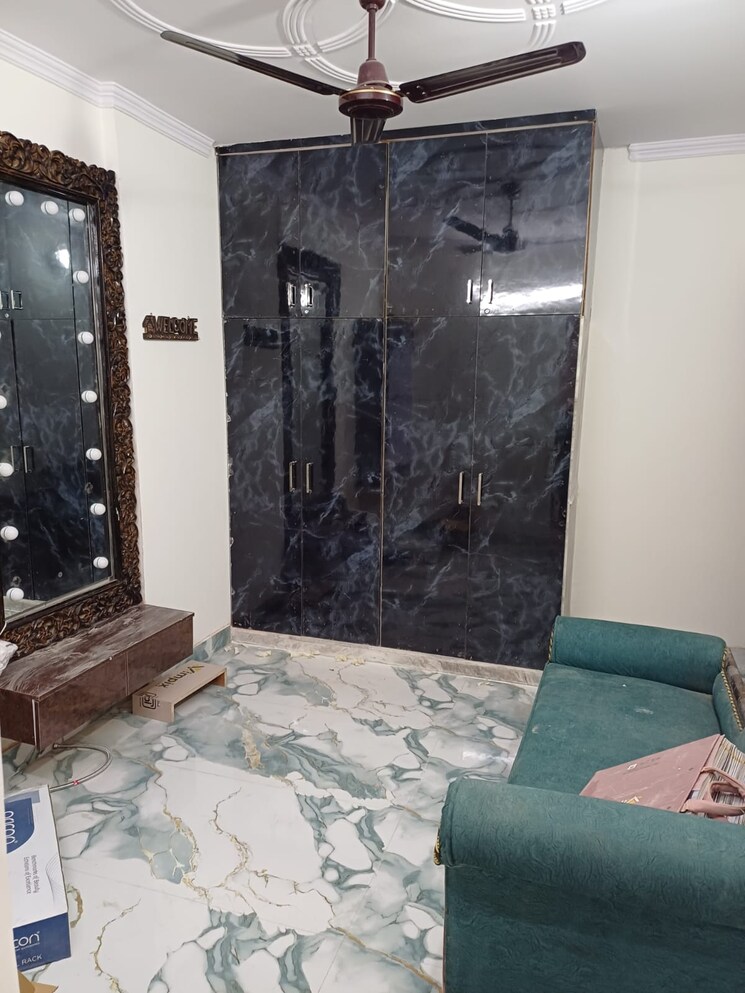 Living Room, paschim vihar 1.5 Bedroom 60 Sq.Yd. Apartment In Paschim Vihar Delhi 8675624