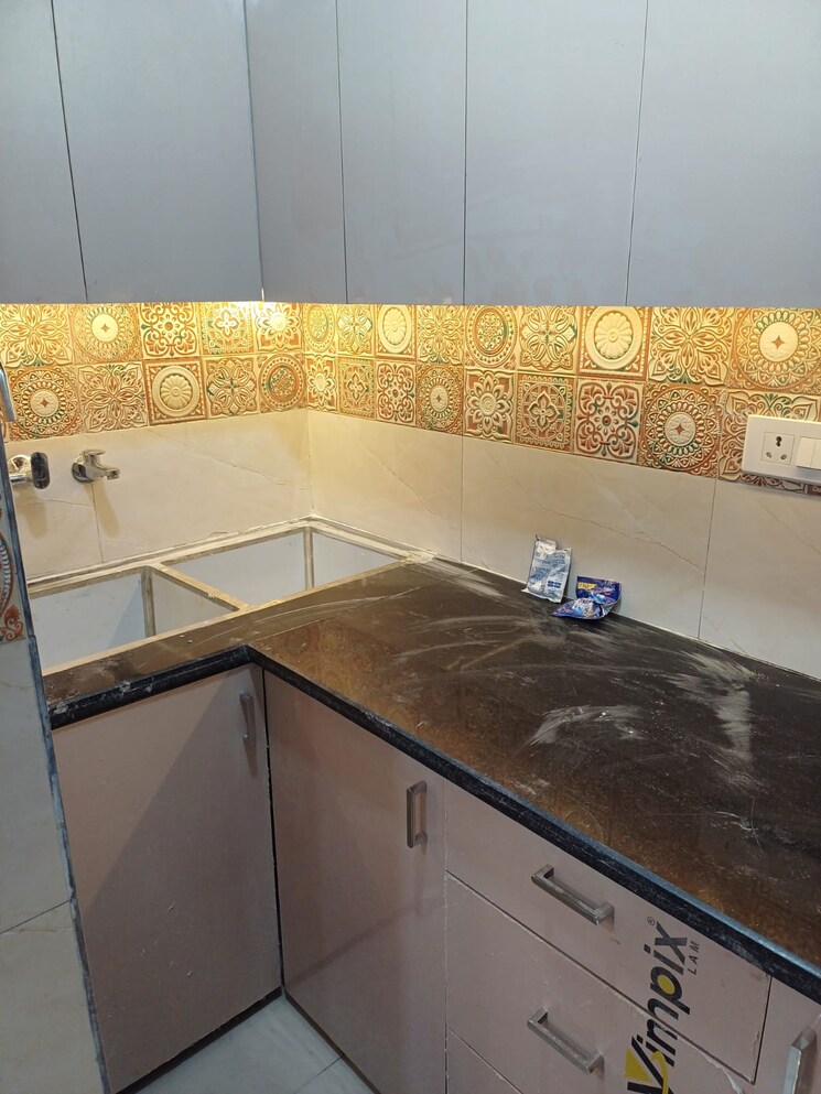 Kitchen, paschim vihar 1.5 Bedroom 60 Sq.Yd. Apartment In Paschim Vihar Delhi 8675624