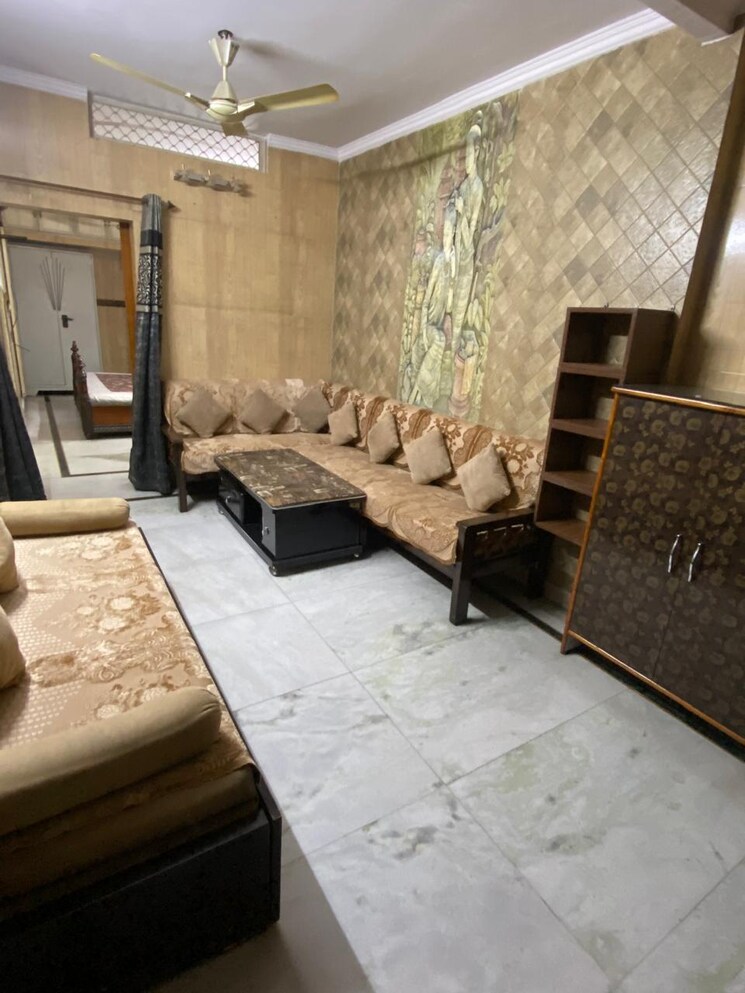 Living Room, paschim vihar 1.5 Bedroom 50 Sq.Yd. Apartment In Paschim Vihar Delhi 8675633