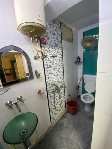 Bathroom in 1.5 BHK Apartment at Paschim Vihar – for Rent