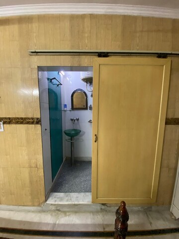 Furnished Amenities in 1.5 BHK Apartment at Paschim Vihar – for Rent