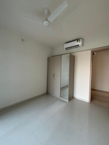 Room in 4 BHK Apartment at Rajesh Raj Infinia, Malad West – for Rent